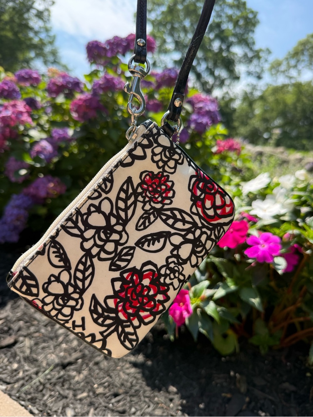 Coach poppy floral graffiti Wristlet - Picture 2 of 6